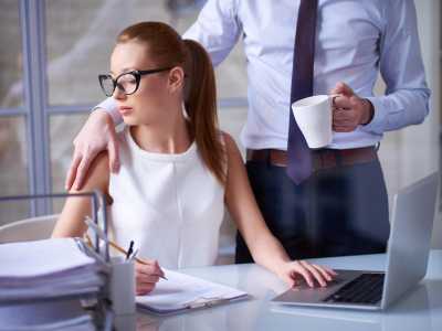 Сексуальные домогательства на работе.